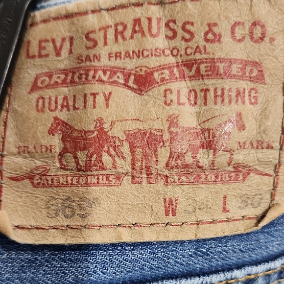 Relaxed Blue Jeans with Classic Stitching - Picture 2 of 5